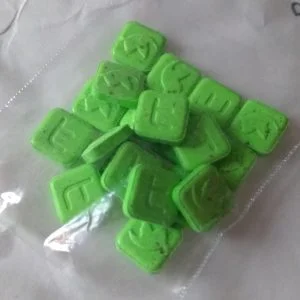 8a39zm889q131-300x300-1-1